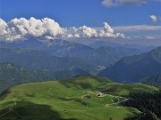 65 Dal Monte Avaro (2080 m) i PIani (1700 m) ed oltre